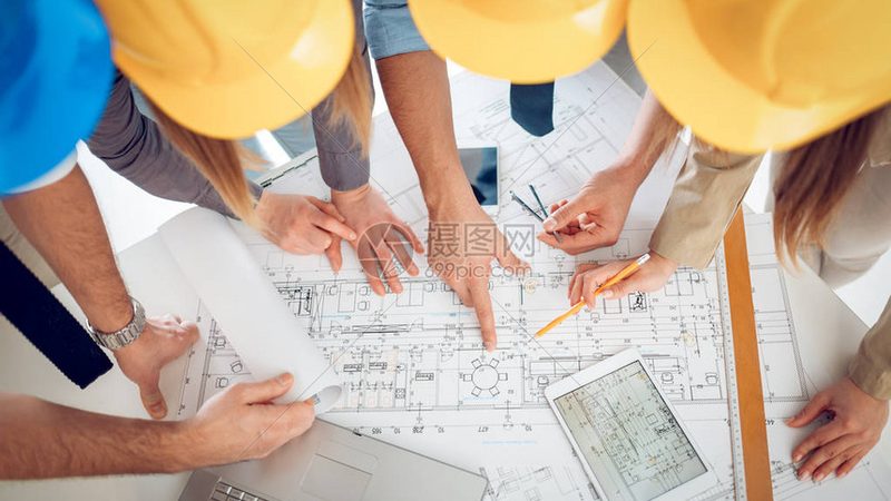 建筑施工总承包企业加盟代理：条件与考量**